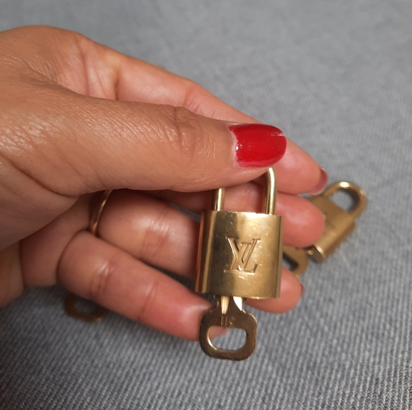 Authentic Louis Vuitton gold brass Padlock and key ,made in France - Picture 13 of 14